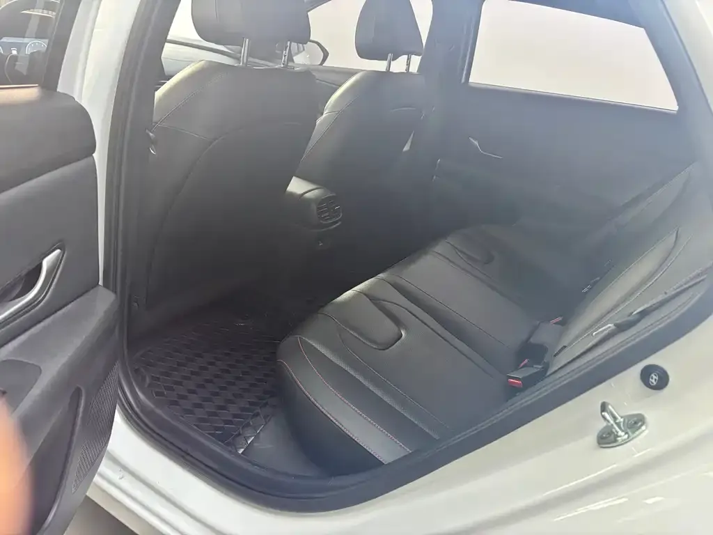Hyundai Elantra 2024 из CN, фото 2
