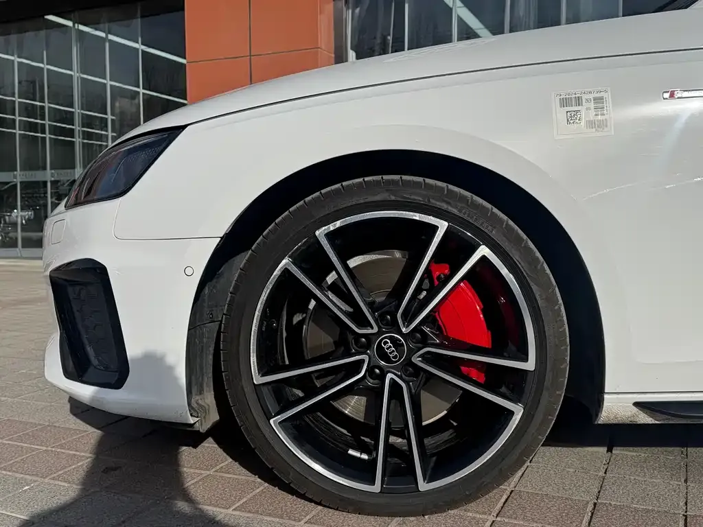 Audi A4L 2024 из CN, фото 10
