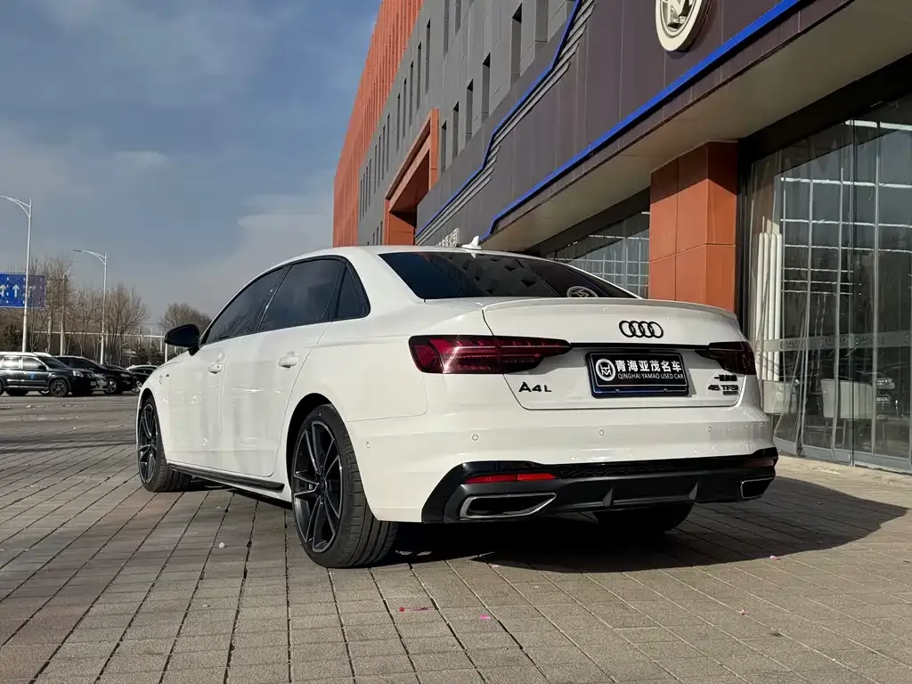 Audi A4L 2024 из CN, фото 3