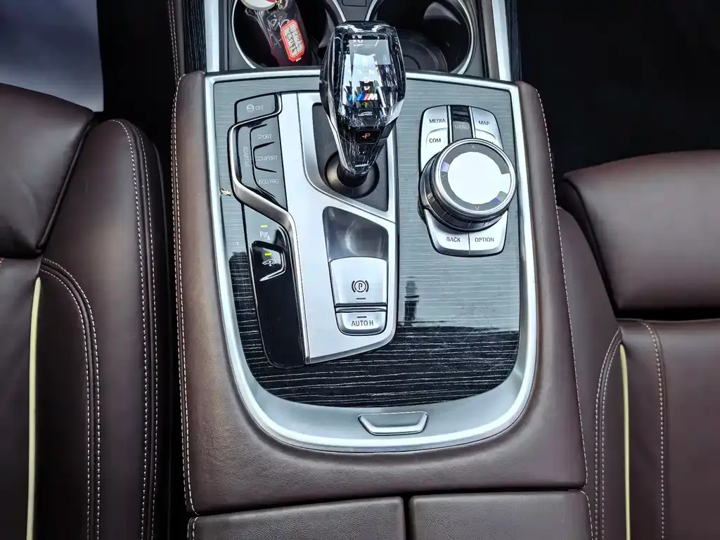 BMW 7 Series — фото 2