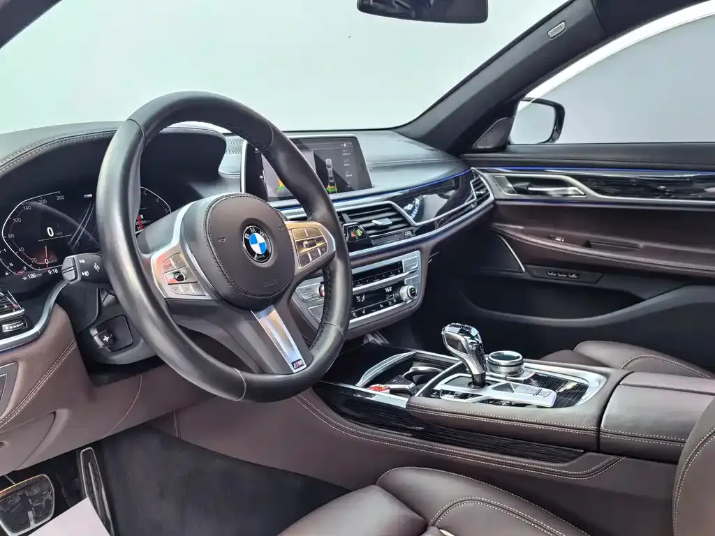 BMW 7 Series — фото 8