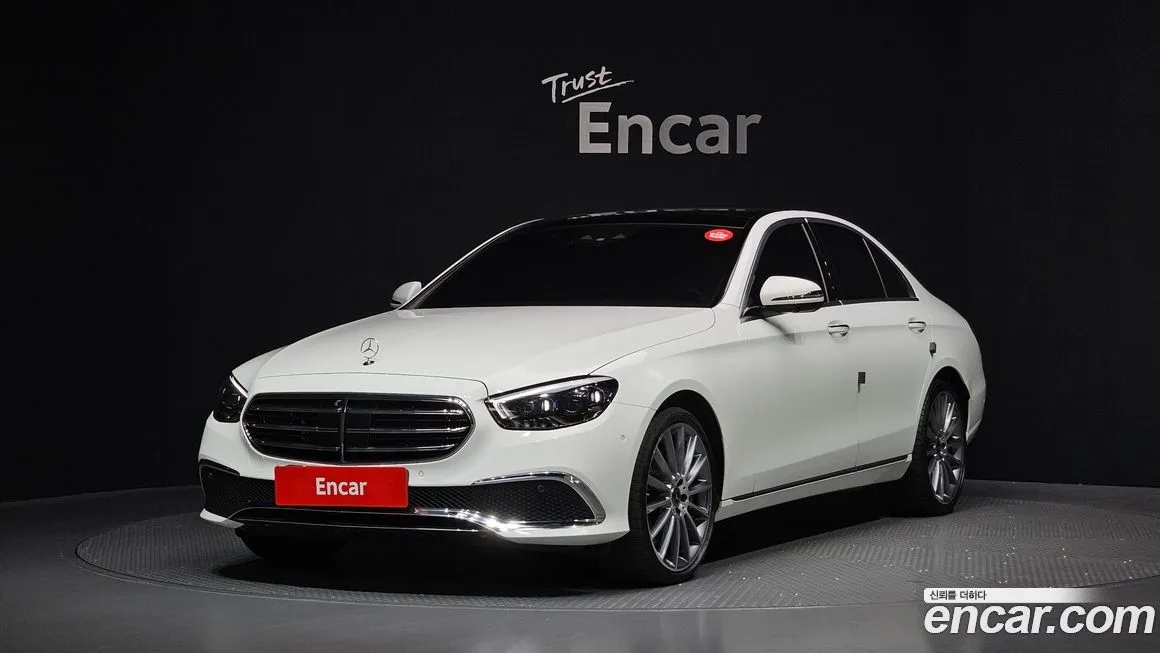 Mercedes-Benz E-Class — фото 1