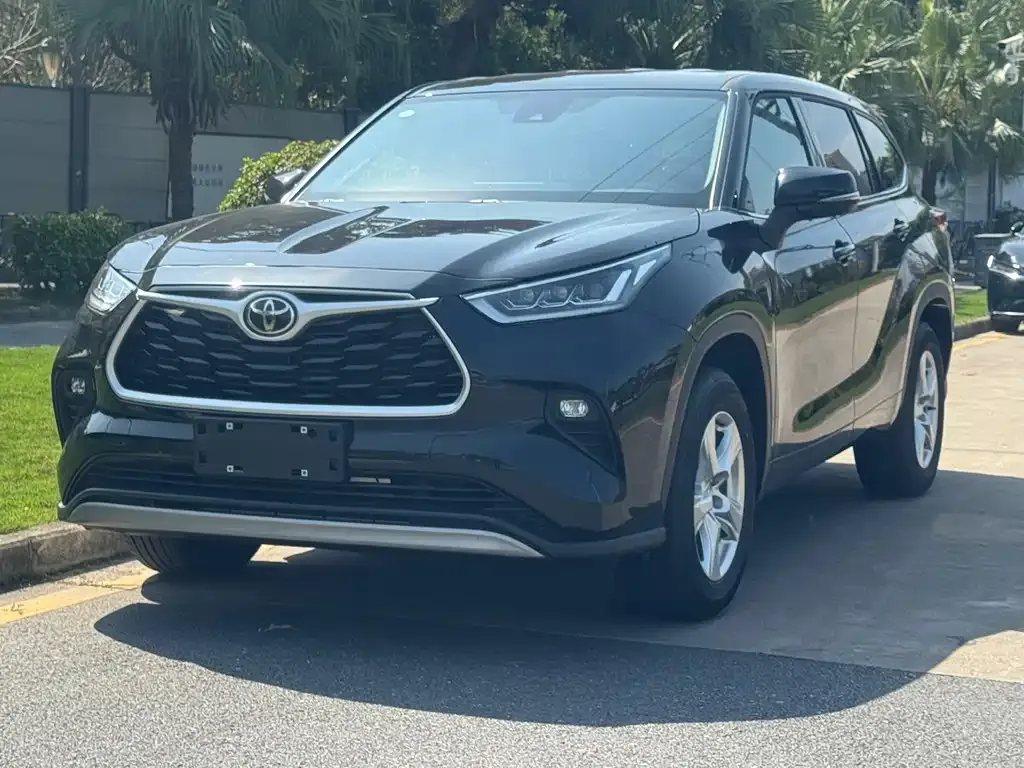 Toyota Highlander — фото 1