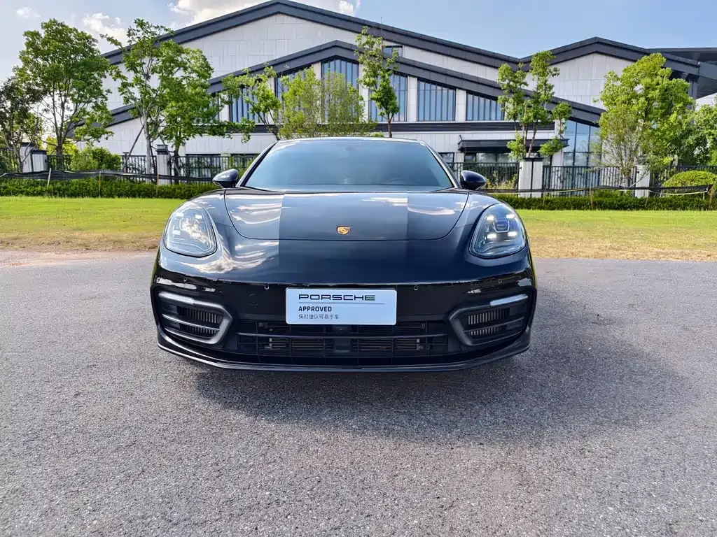 Porsche Panamera — фото 1