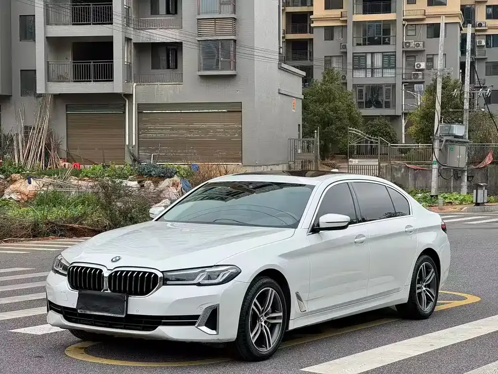 BMW 5 Series — фото 1