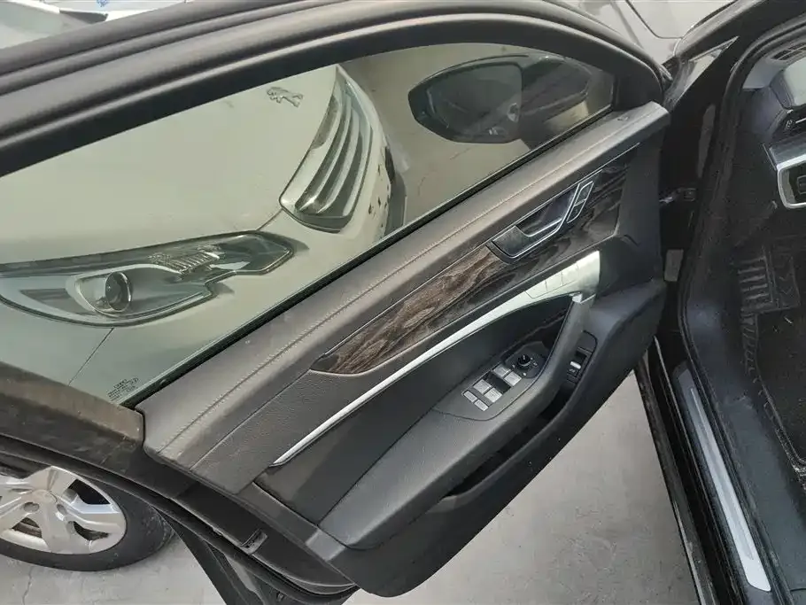 Audi A6L 2023 из CN, фото 3