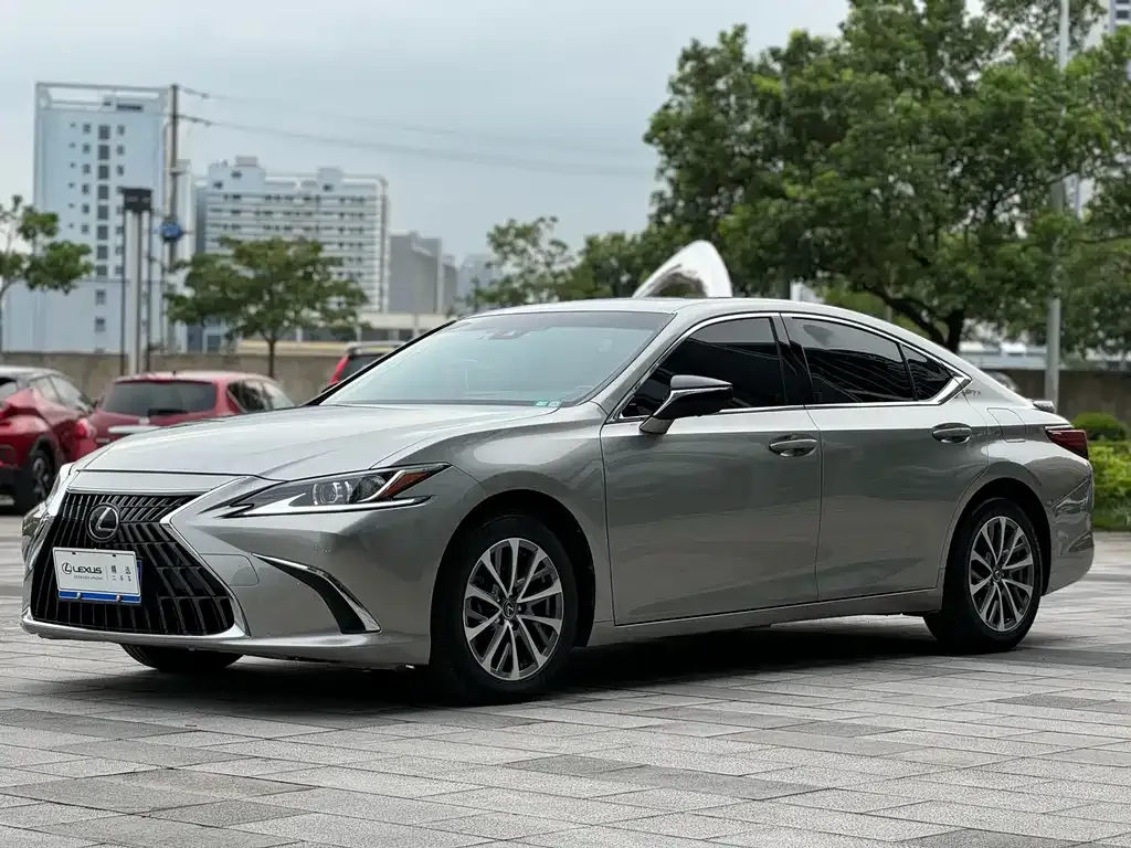 Lexus ES — фото 1