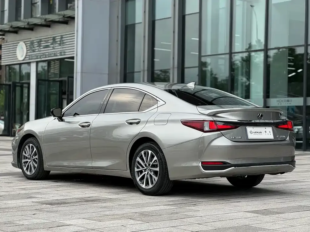Lexus ES — фото 5