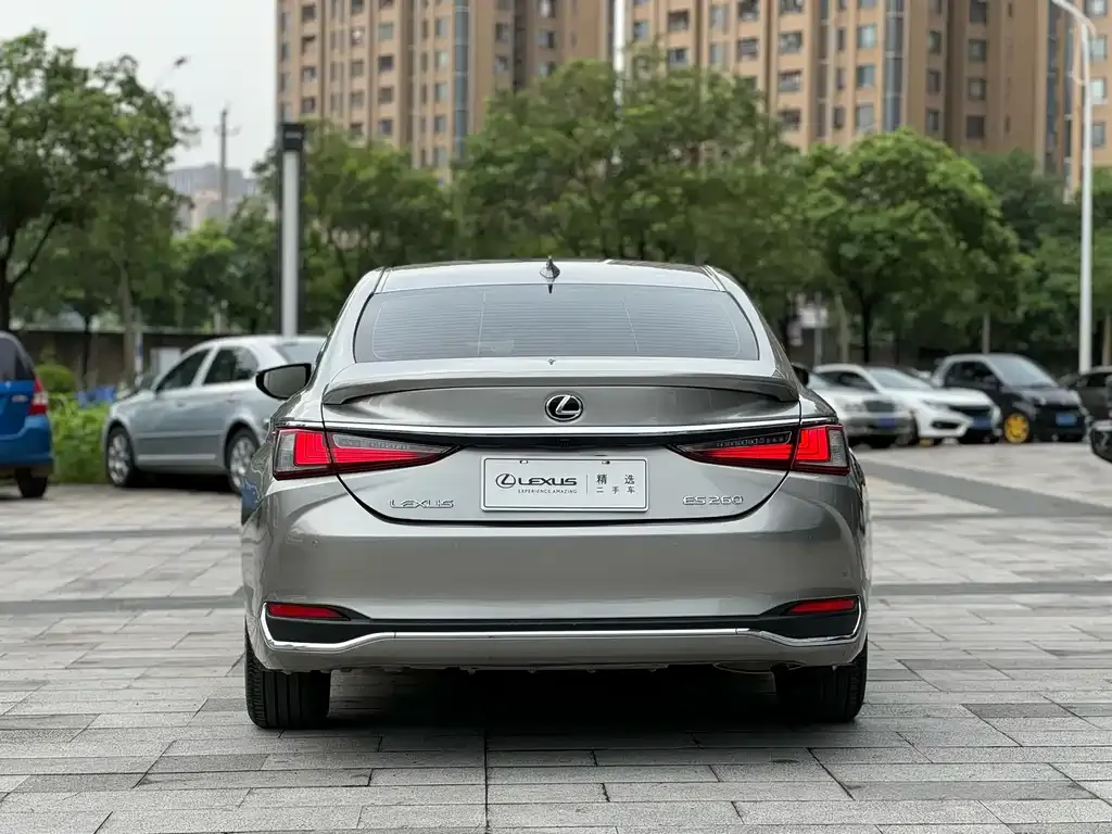 Lexus ES — фото 6
