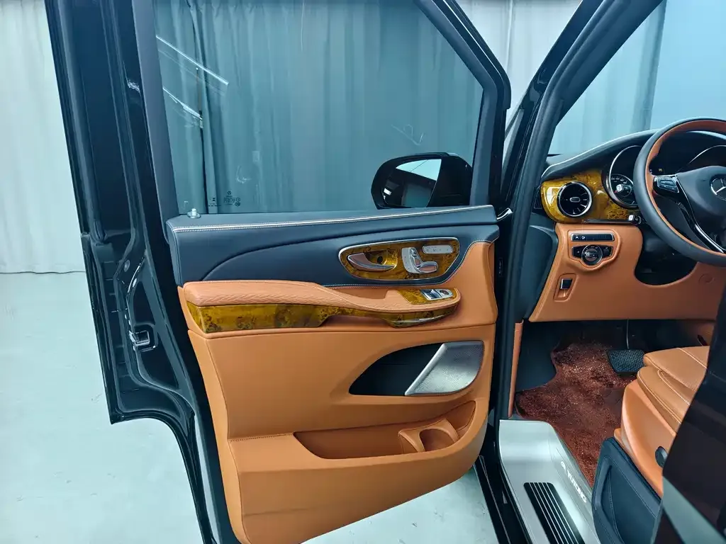 Mercedes-Benz V-Class 2024 из CN, фото 4