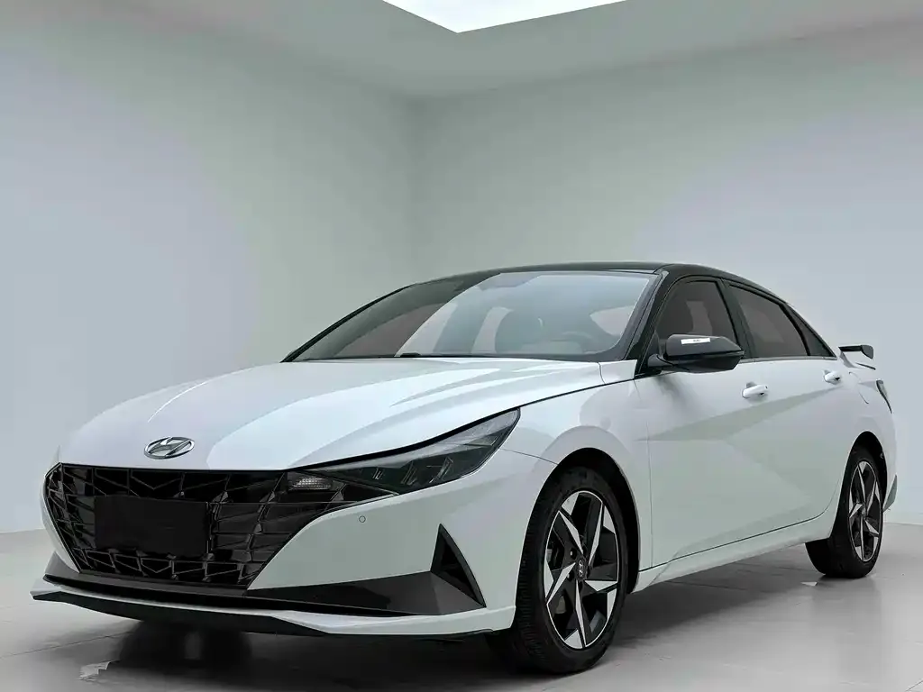 Hyundai Elantra — фото 1