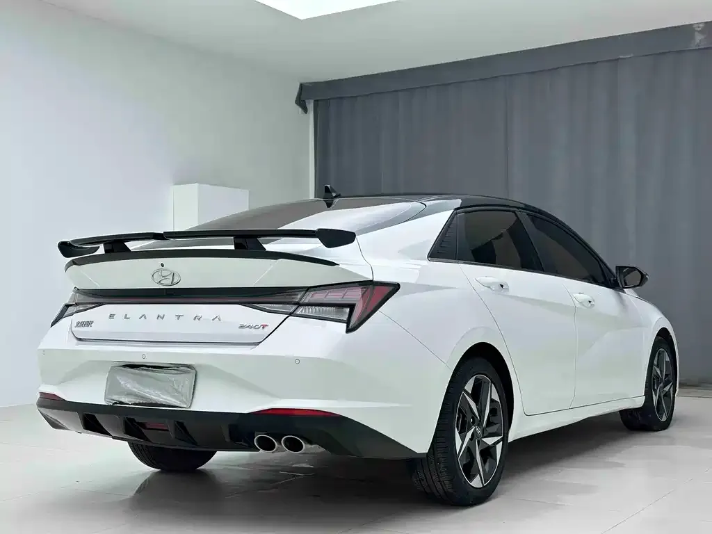 Hyundai Elantra — фото 5