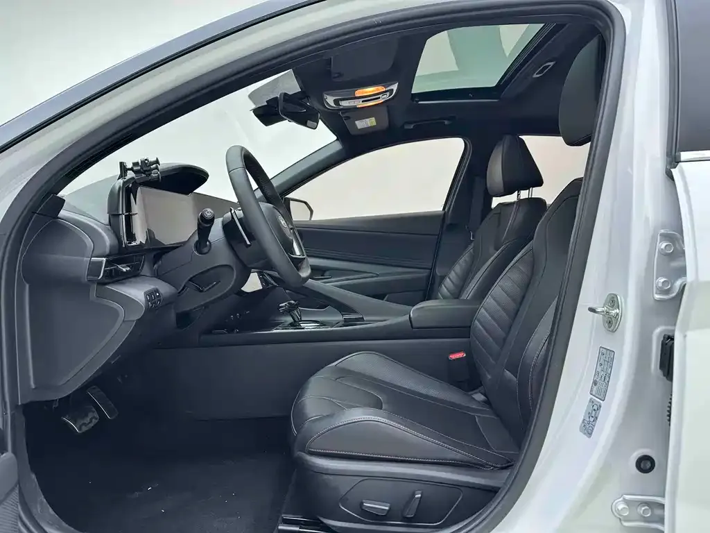 Hyundai Elantra — фото 8