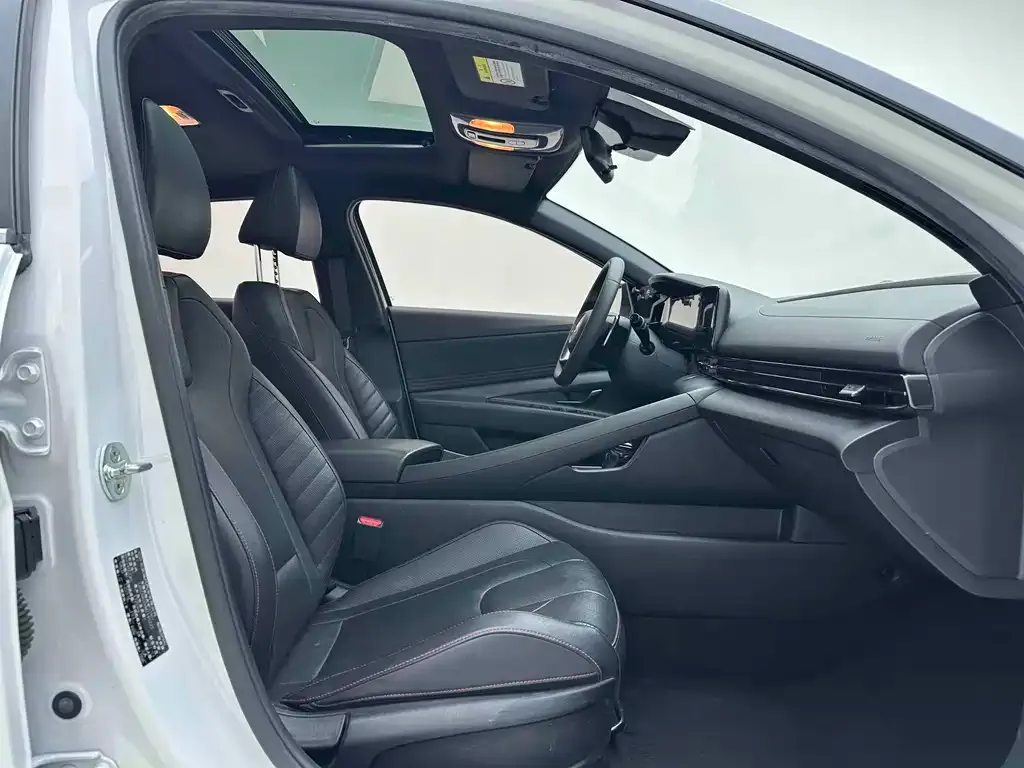 Hyundai Elantra — фото 9
