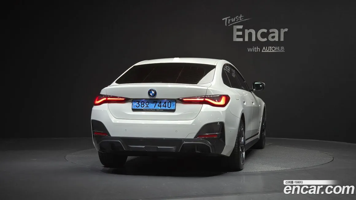 BMW i4 — фото 9
