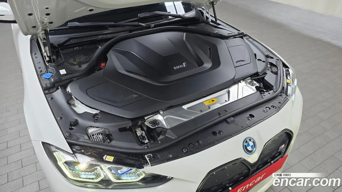 BMW i4 — фото 10