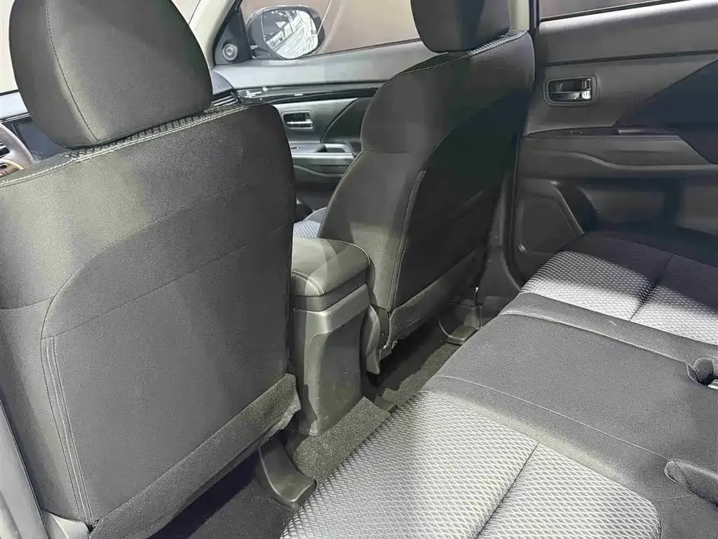Mitsubishi Outlander 2022 из CN, фото 9