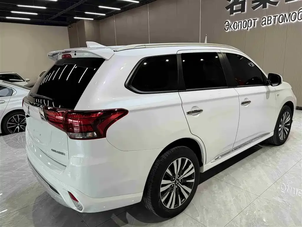 Mitsubishi Outlander 2022 из CN, фото 8