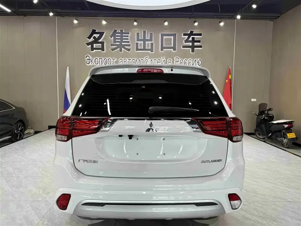 Mitsubishi Outlander 2022 из CN, фото 2