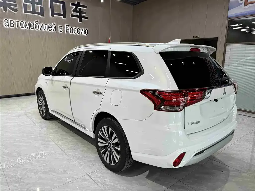 Mitsubishi Outlander 2022 из CN, фото 3
