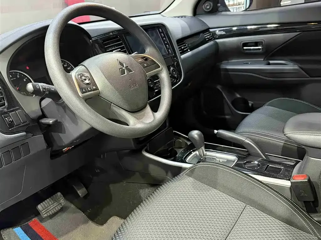 Mitsubishi Outlander 2022 из CN, фото 10