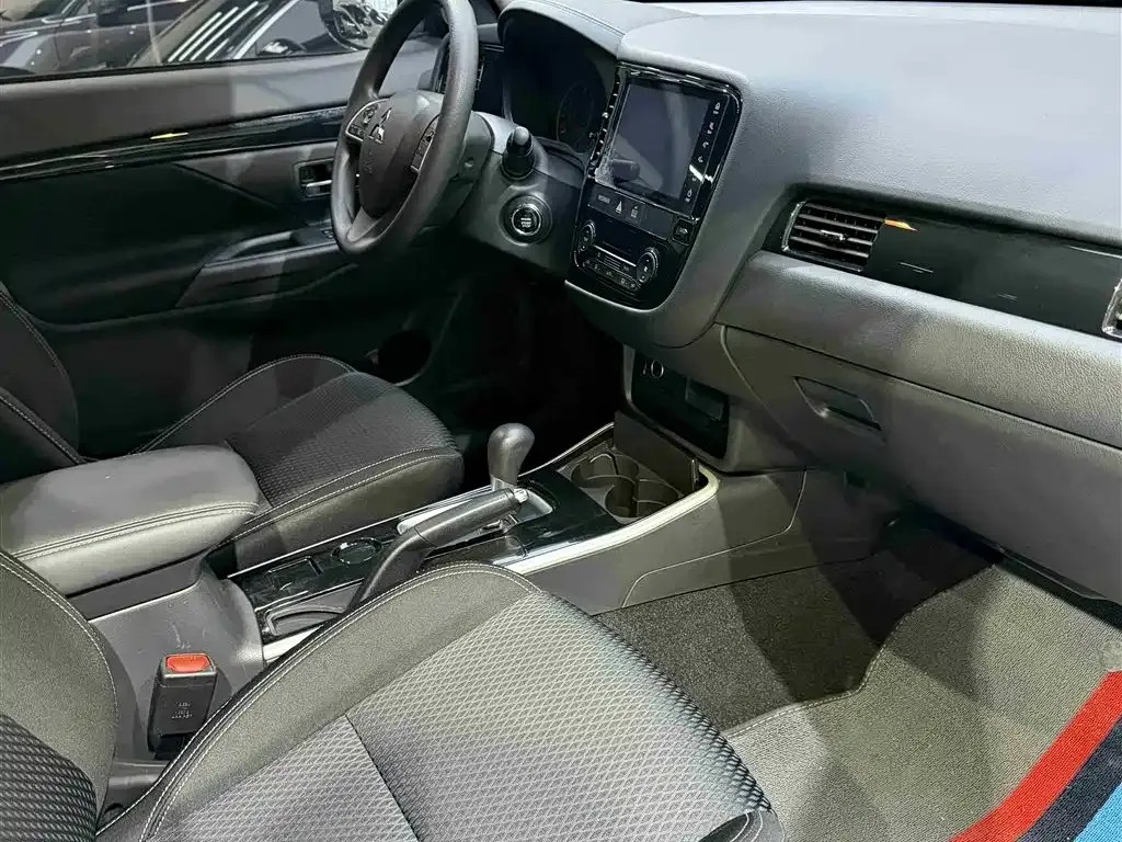 Mitsubishi Outlander 2022 из CN, фото 6
