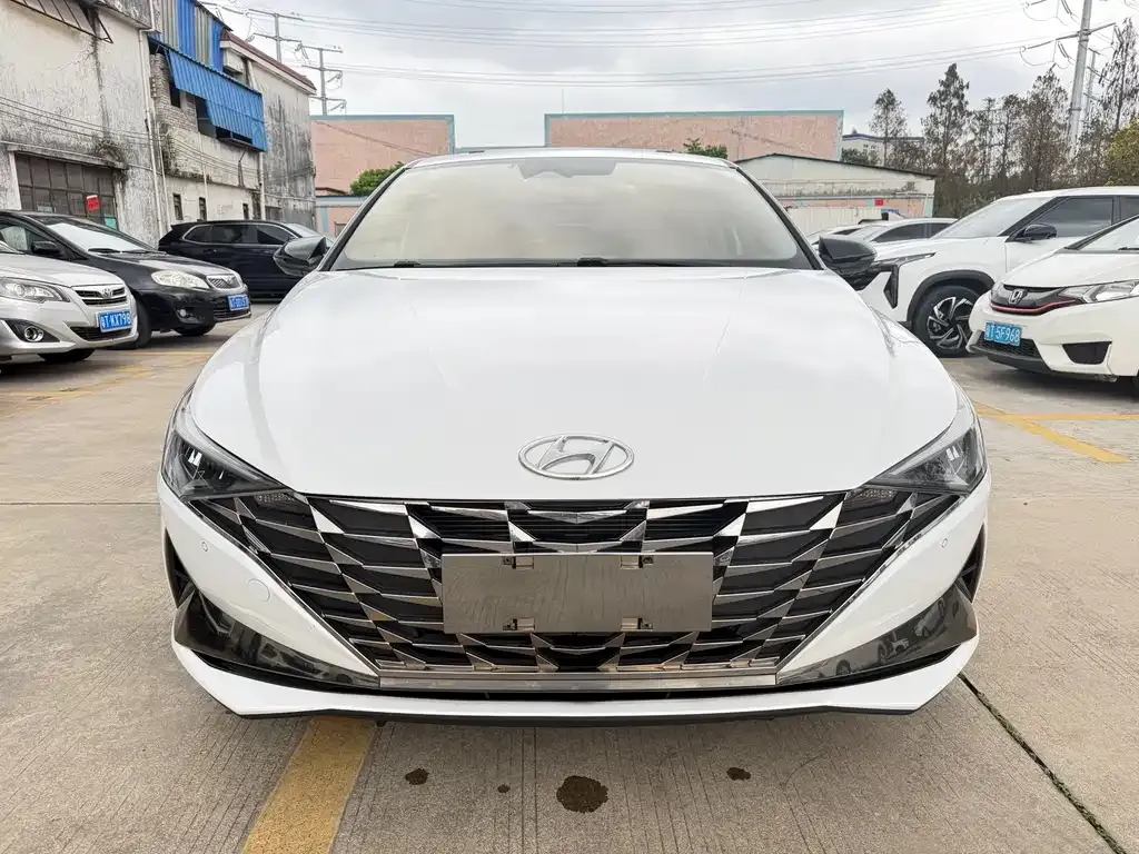 Hyundai Elantra — фото 4