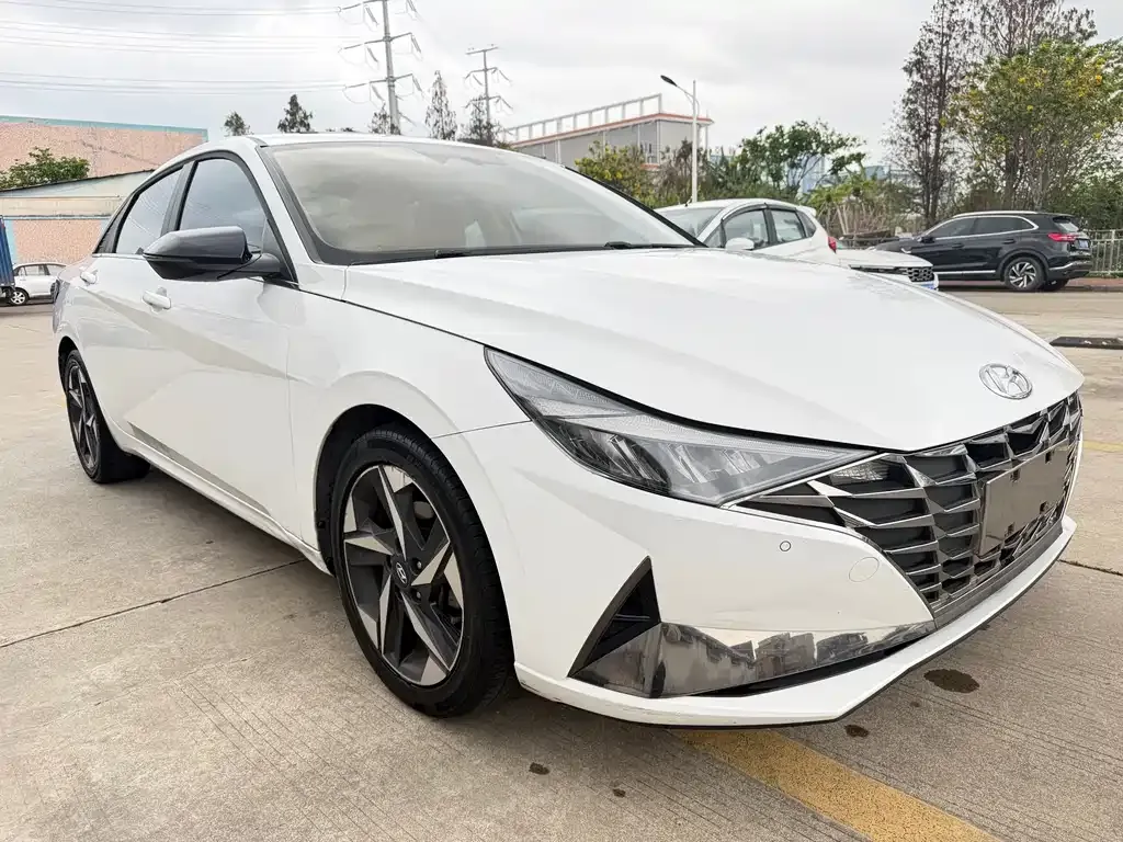 Hyundai Elantra — фото 3