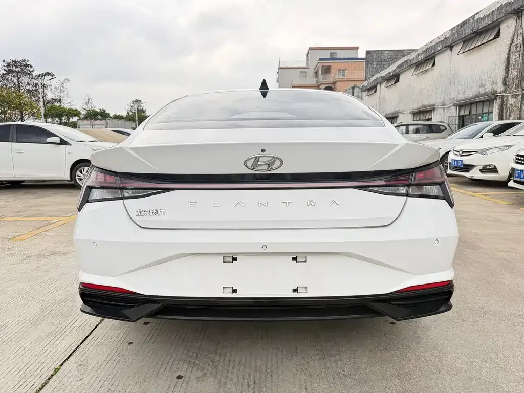 Hyundai Elantra — фото 9