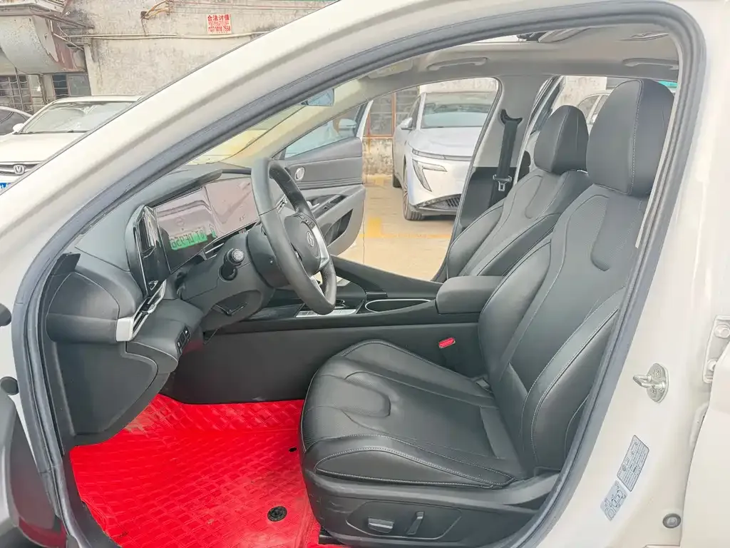 Hyundai Elantra — фото 6