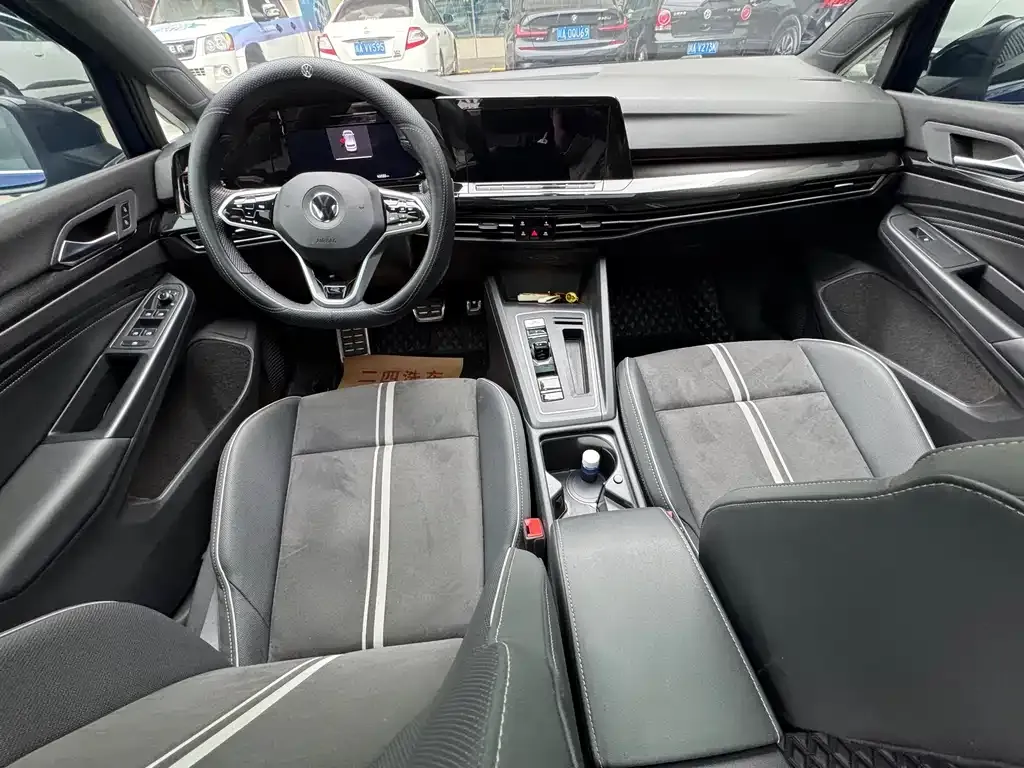 Volkswagen Golf 2023 из CN, фото 9