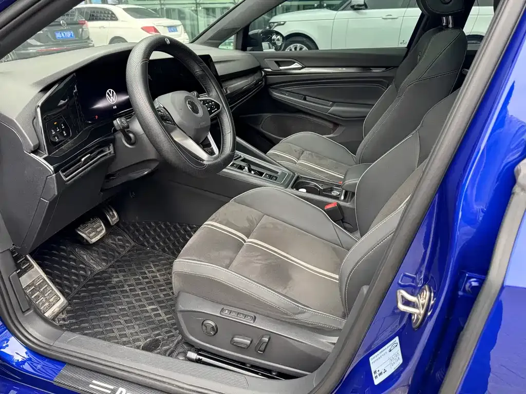 Volkswagen Golf 2023 из CN, фото 6