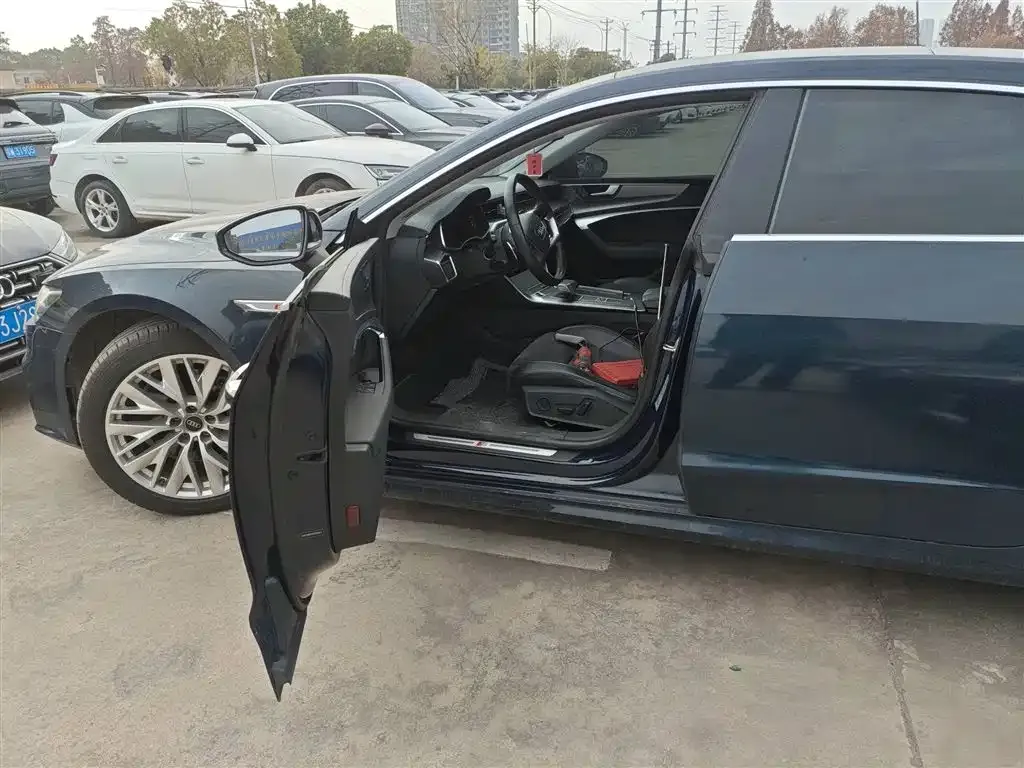 Audi A7L 2024 из CN, фото 4