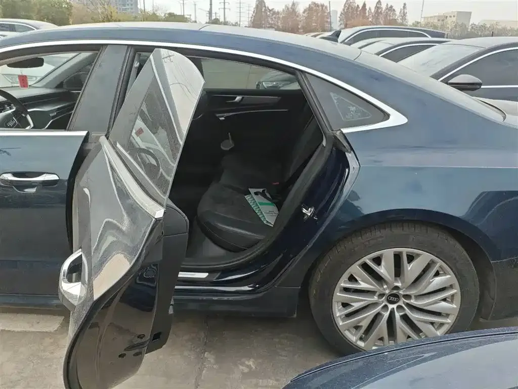 Audi A7L 2024 из CN, фото 3