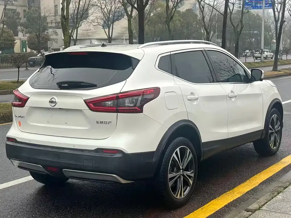 Nissan Qashqai — фото 8