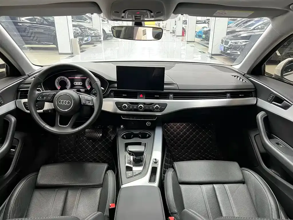Audi A4L 2023 из CN, фото 4