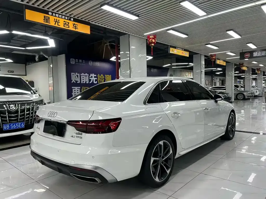 Audi A4L 2023 из CN, фото 9