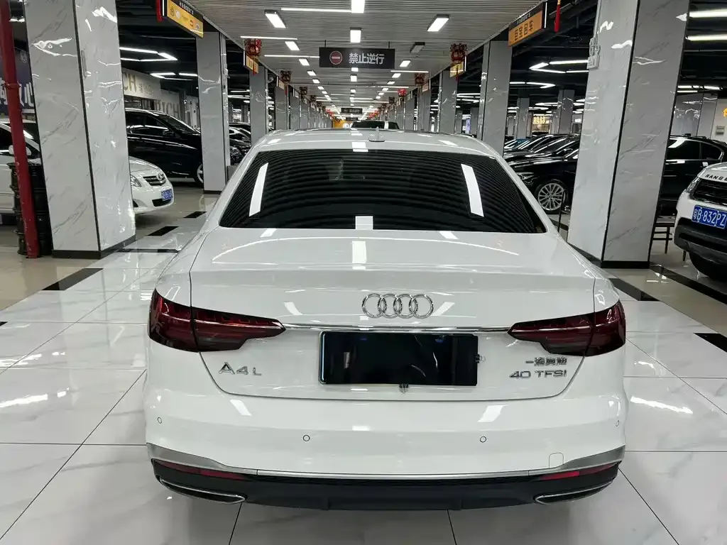 Audi A4L 2023 из CN, фото 3