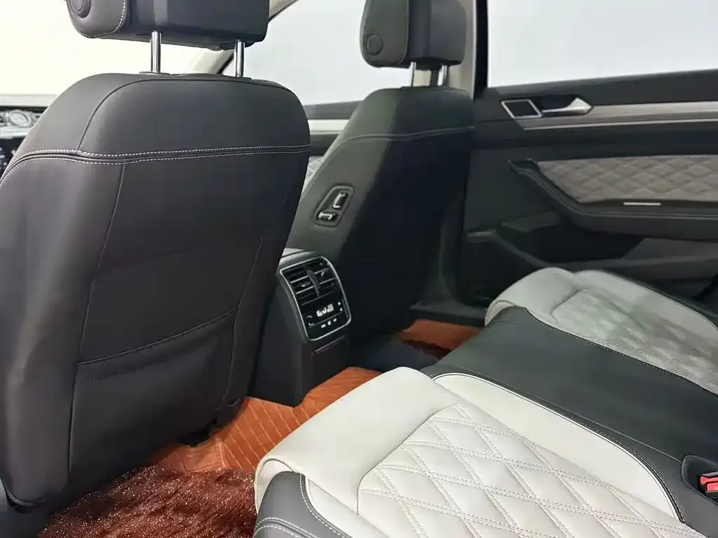 Volkswagen Magotan 2023 из CN, фото 2