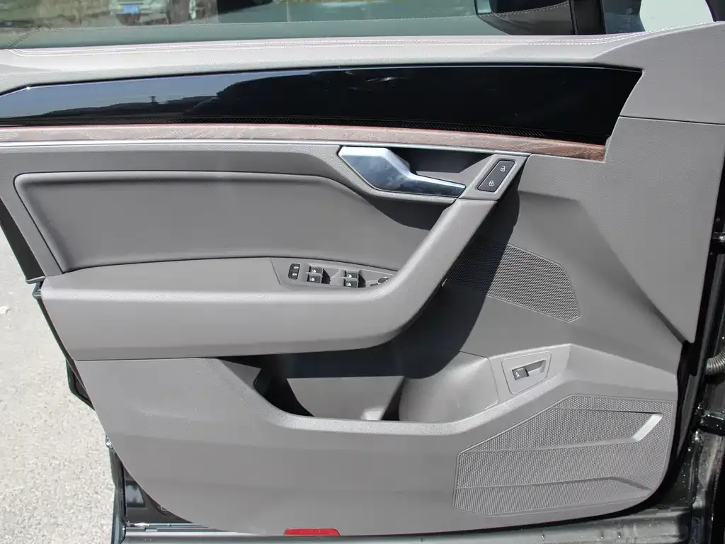 Volkswagen Touareg 2025 из CN, фото 2