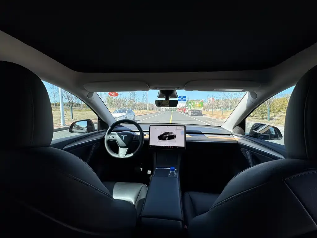 Tesla Model Y — фото 2