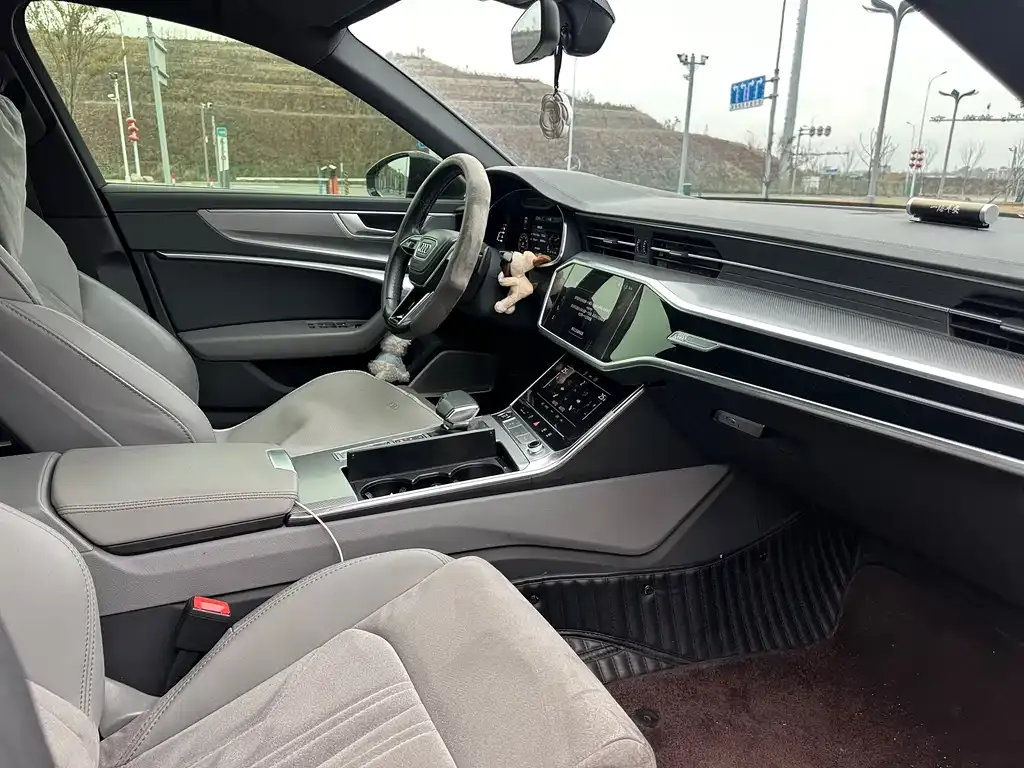 Audi A6L 2023 из CN, фото 10