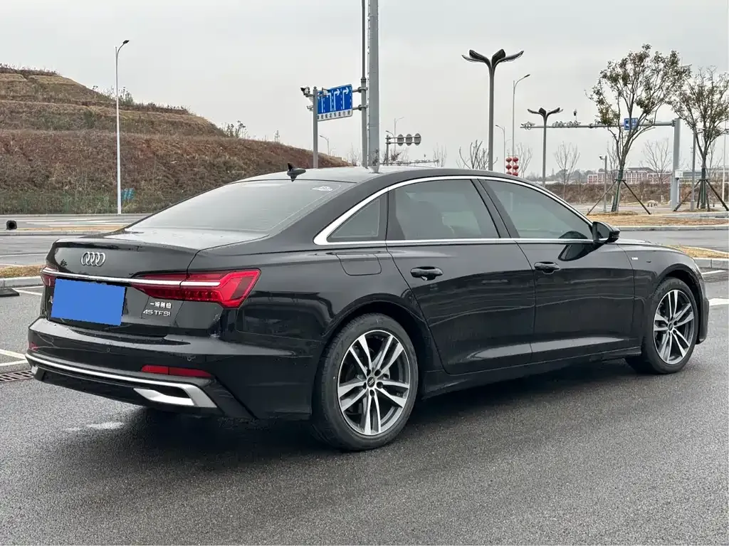 Audi A6L 2023 из CN, фото 9