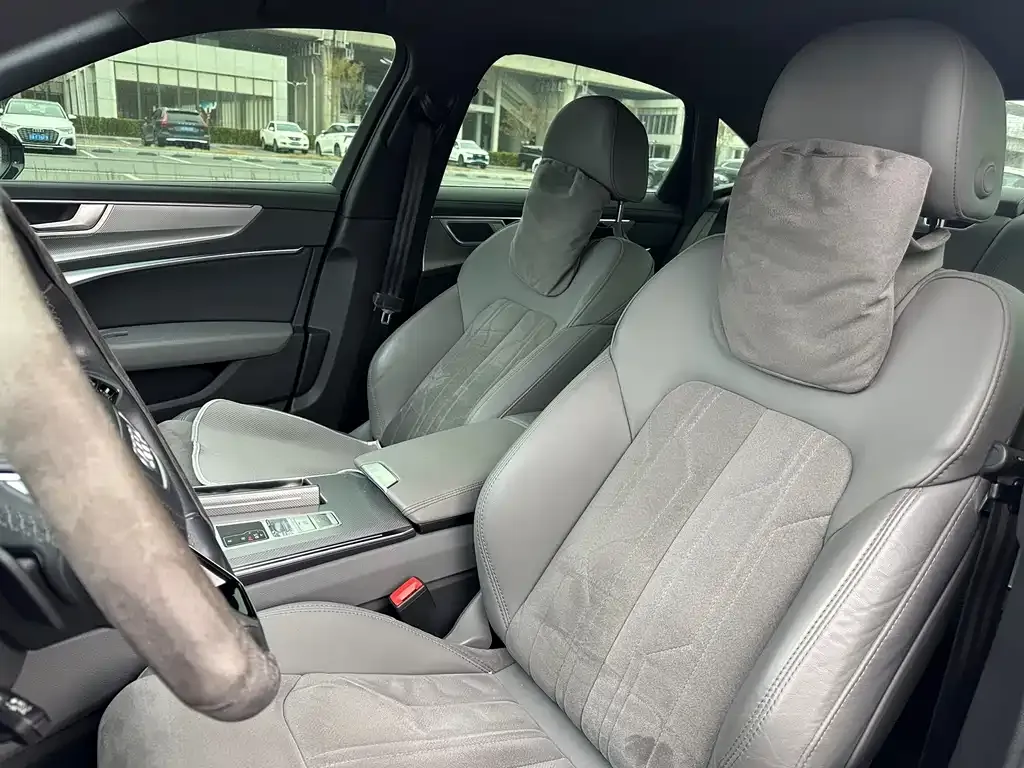 Audi A6L 2023 из CN, фото 3
