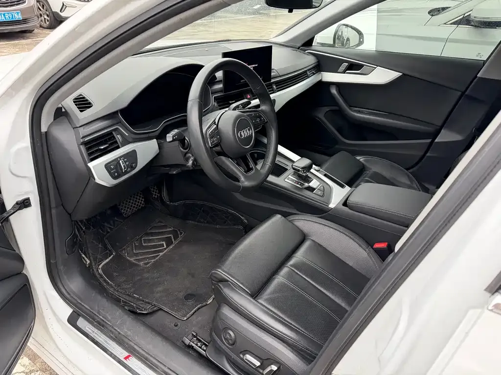 Audi A4L 2023 из CN, фото 4