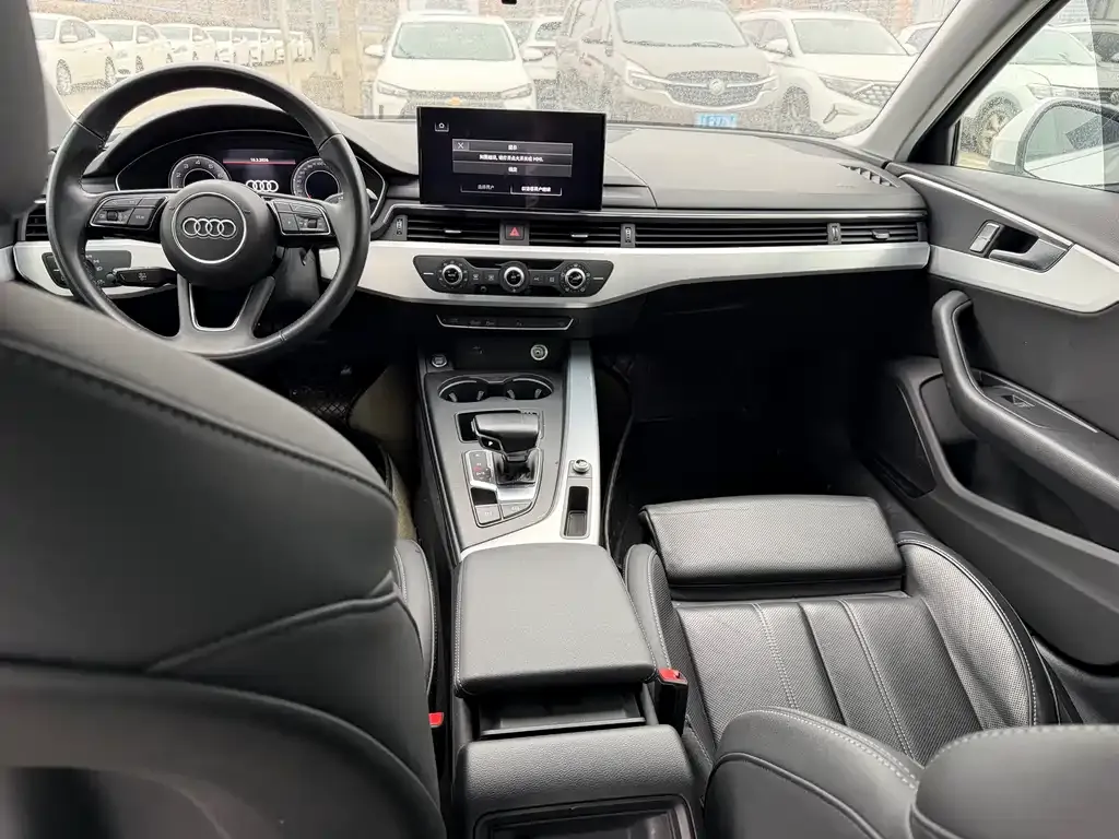 Audi A4L 2023 из CN, фото 3