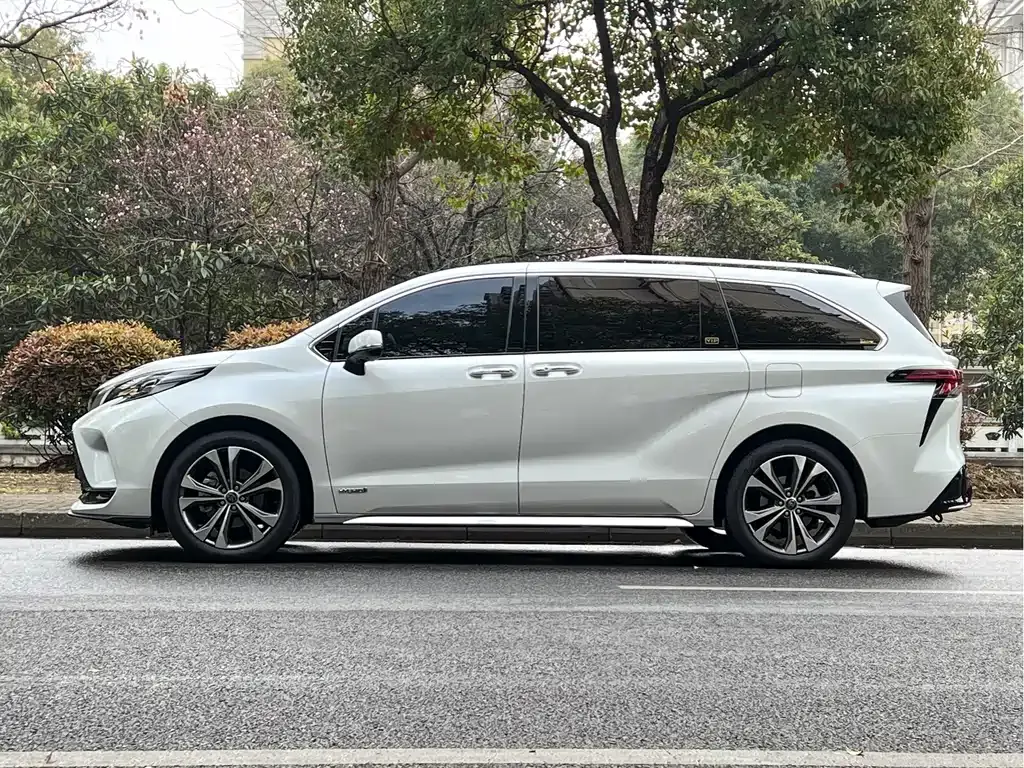 Toyota Granvia — фото 8
