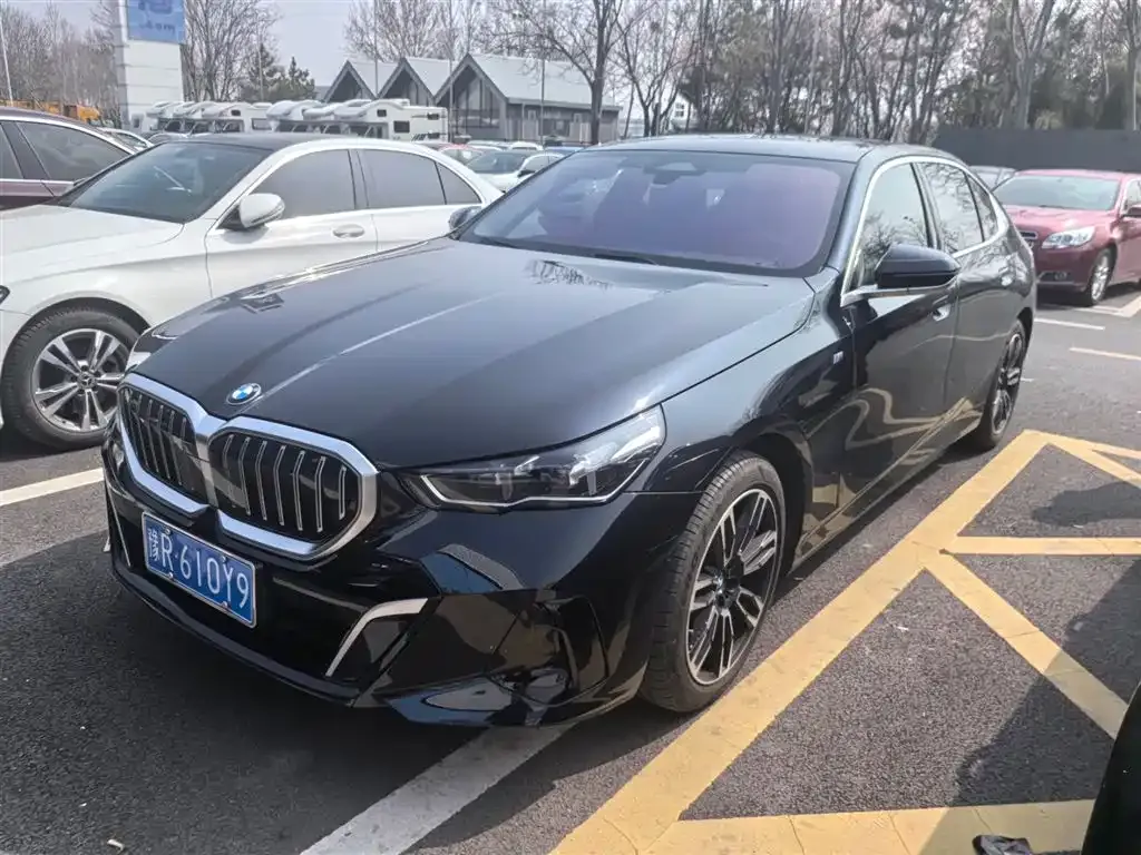 BMW 5 Series 2025 из CN, фото 1