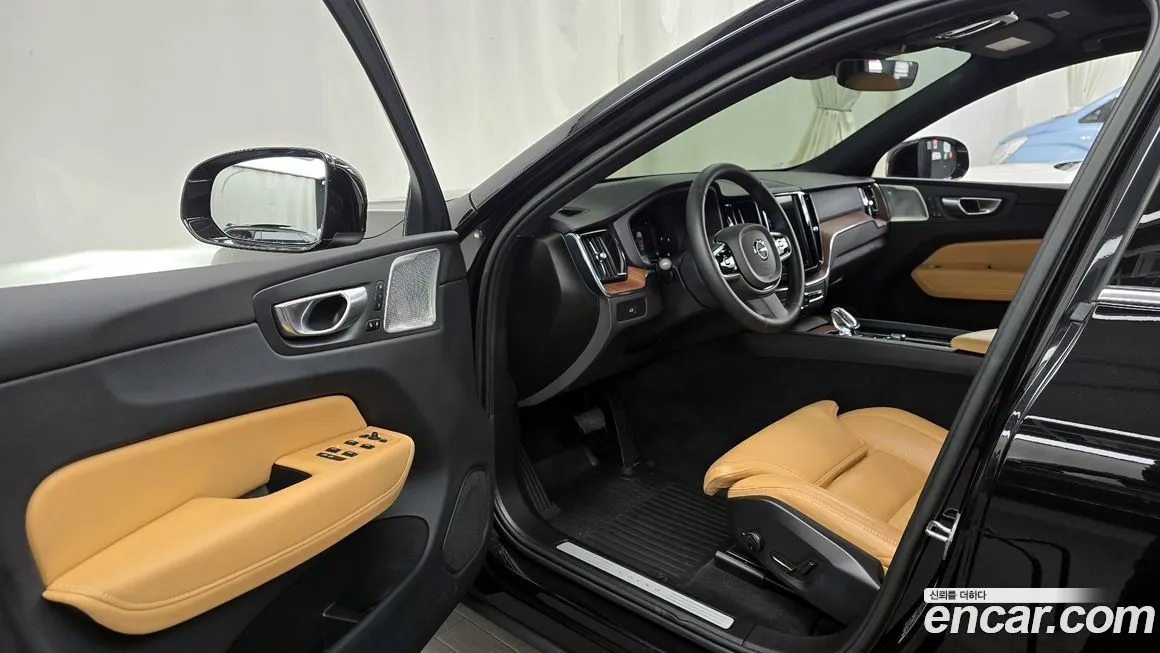 Volvo XC60 — фото 10