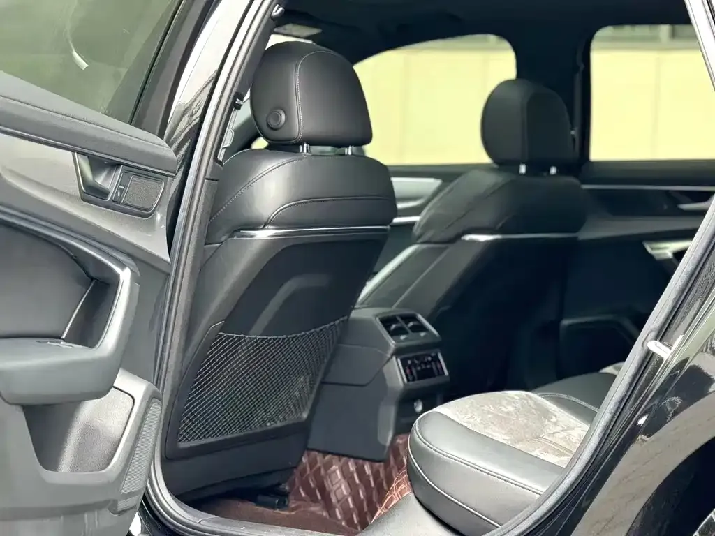 Audi A6L 2021 из CN, фото 8
